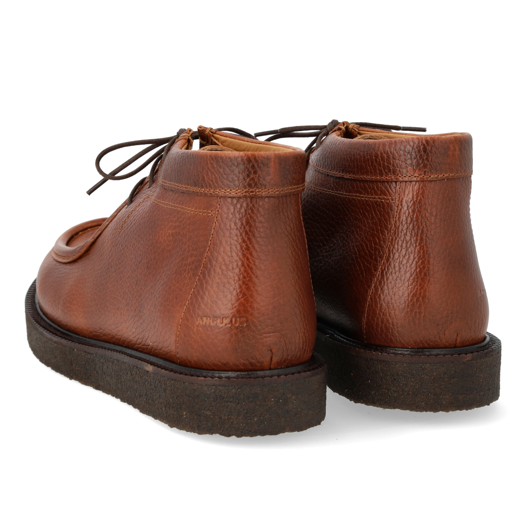 Lace-up shoes with decorative trim