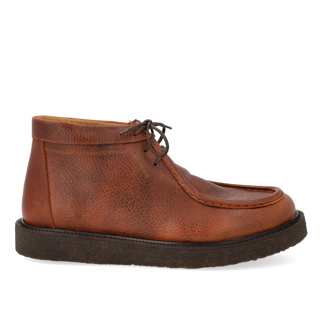 Lace-up shoes with decorative trim