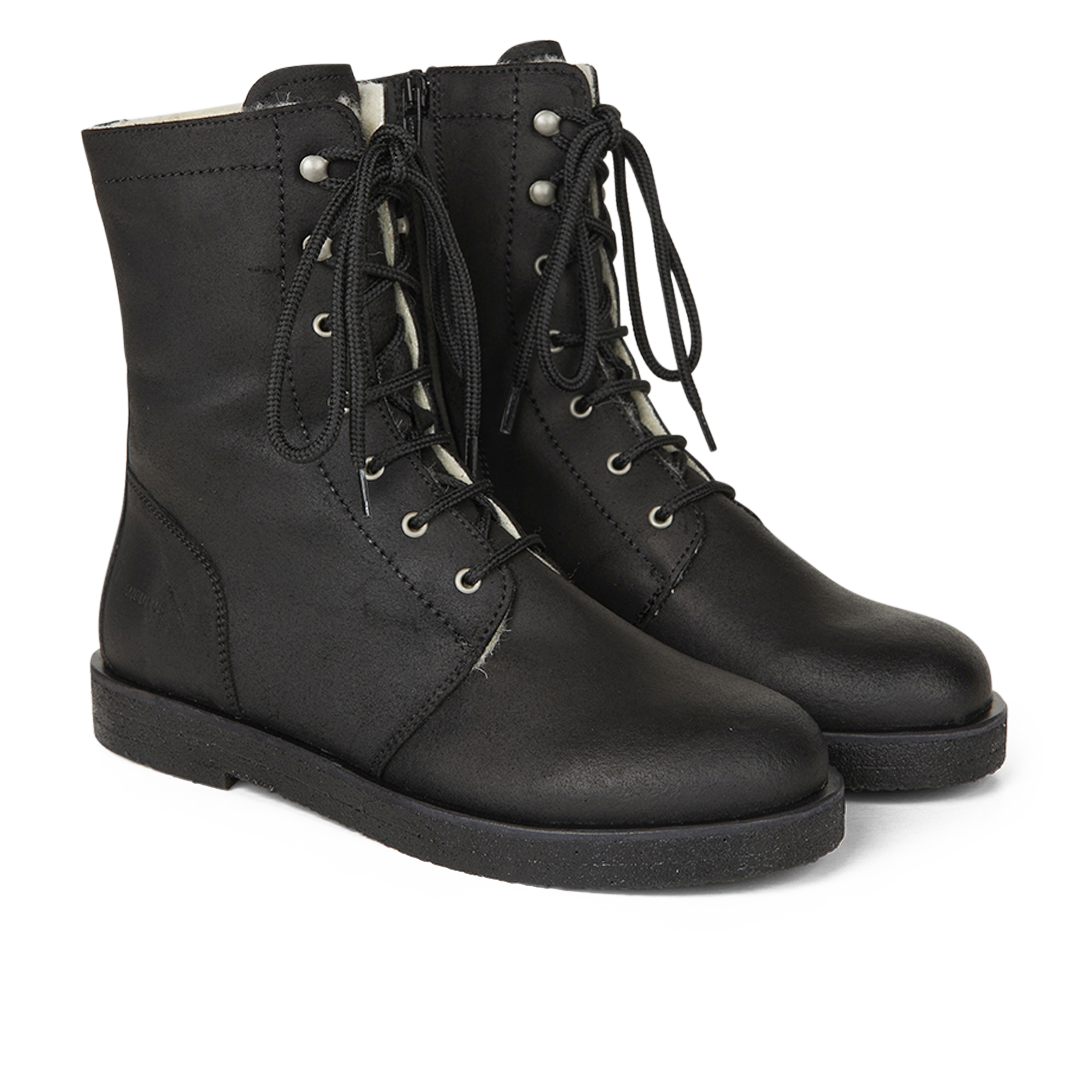 Lace-up boot with wool lining and zipper