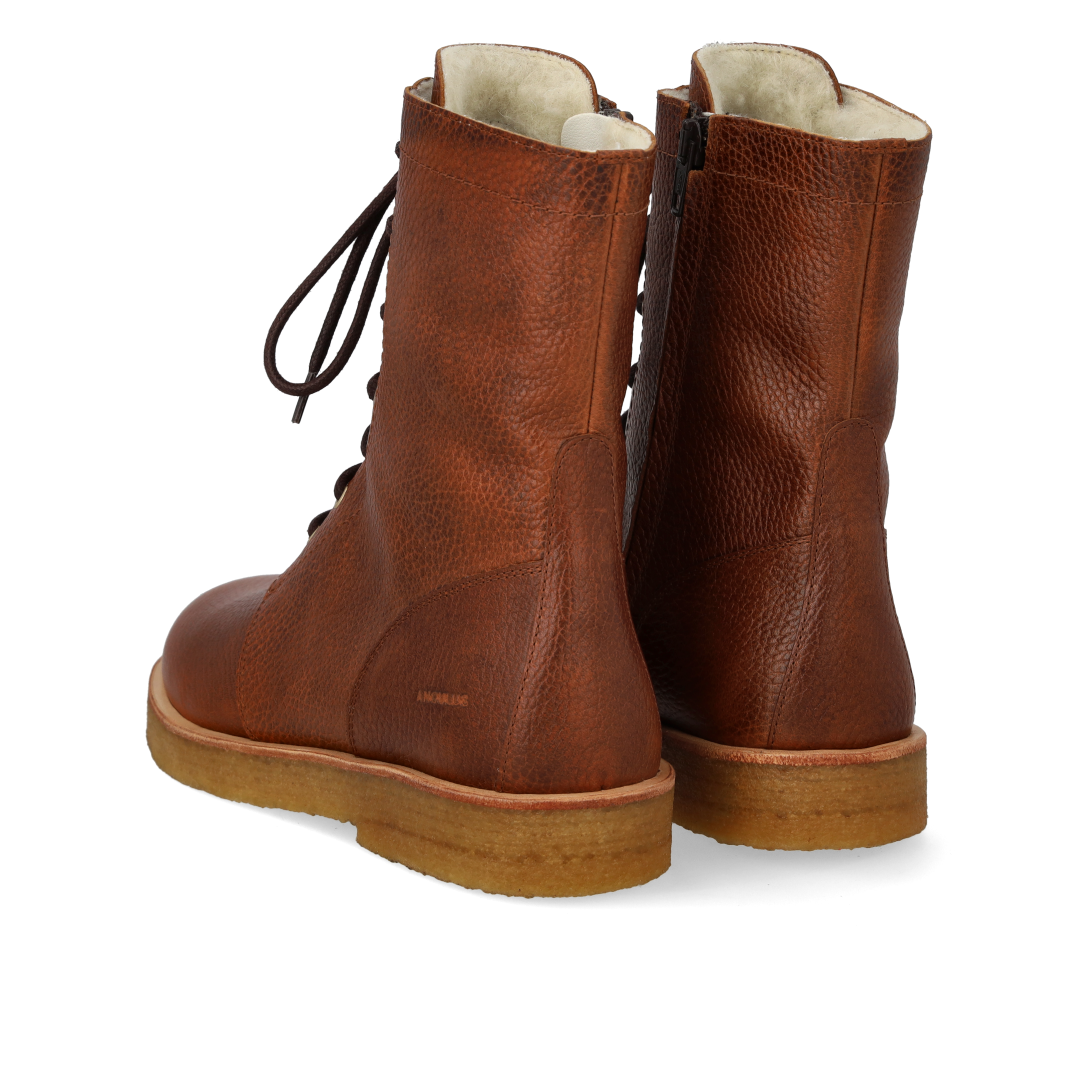 Lace-up boot with wool lining