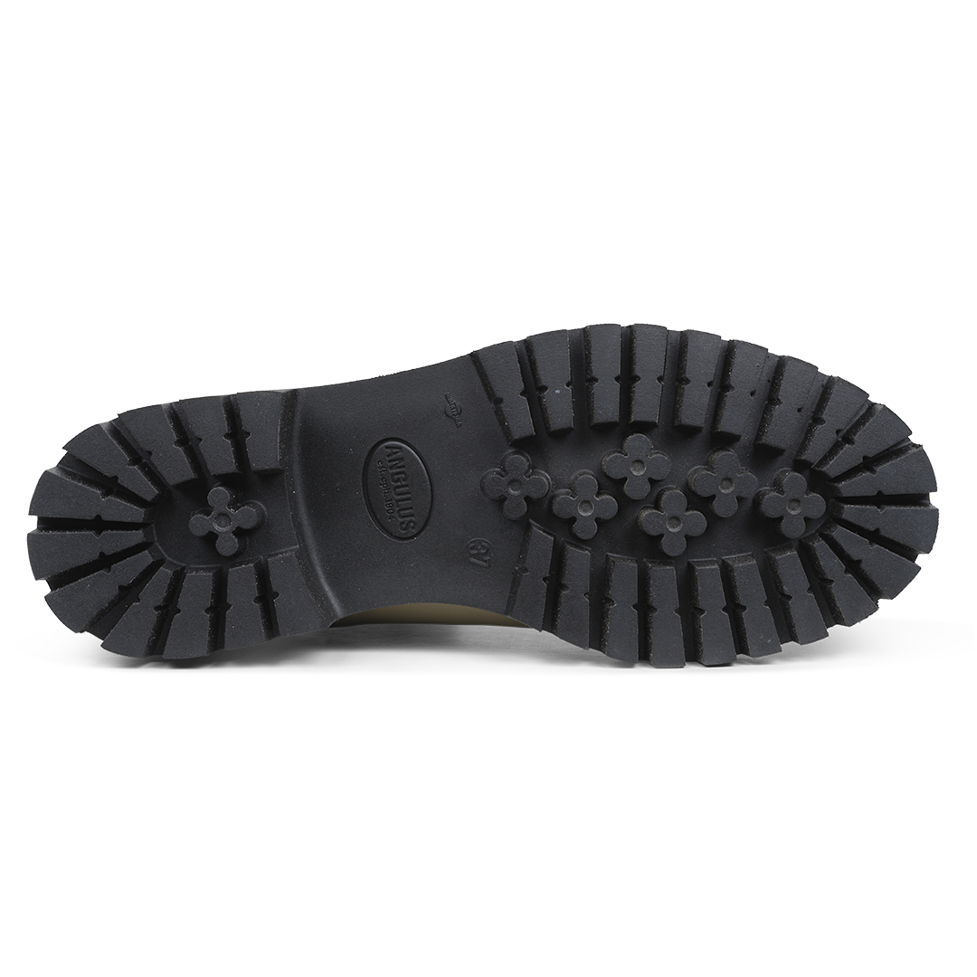 Chelsea boot with elastic