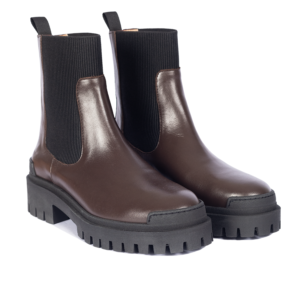 Chelsea boot with elastic