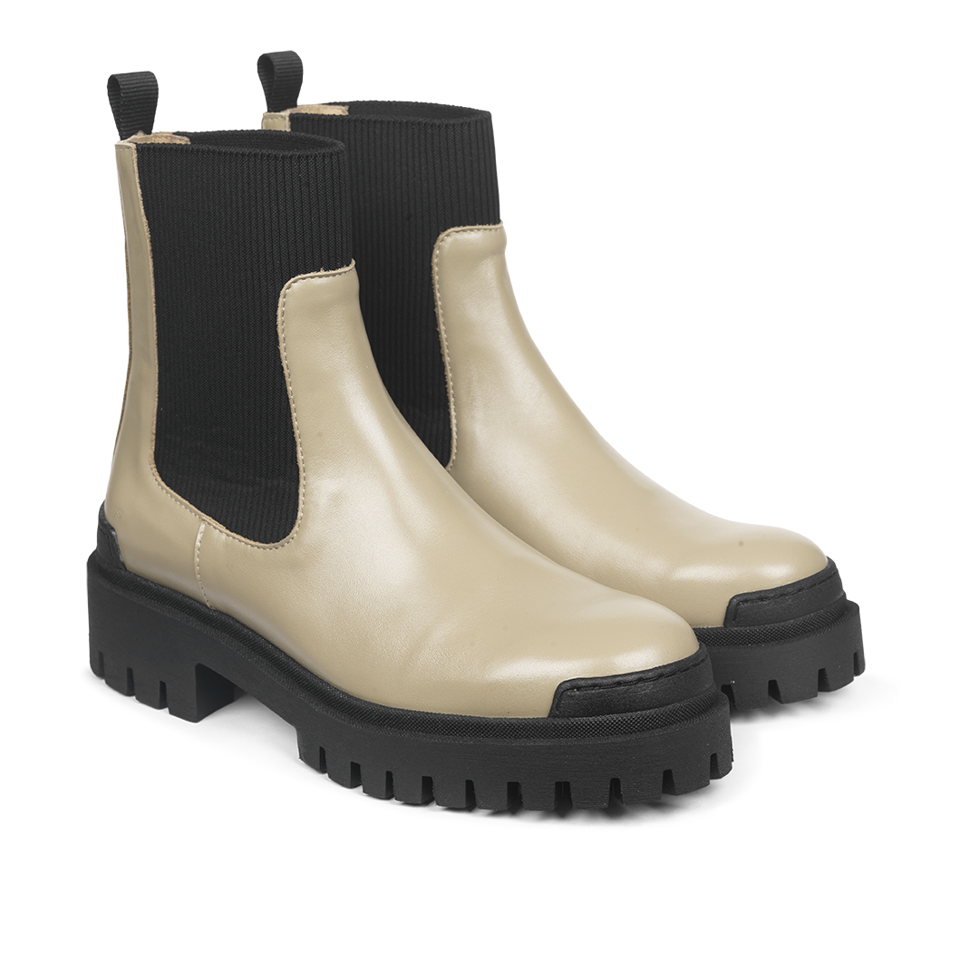 Chelsea boot with elastic