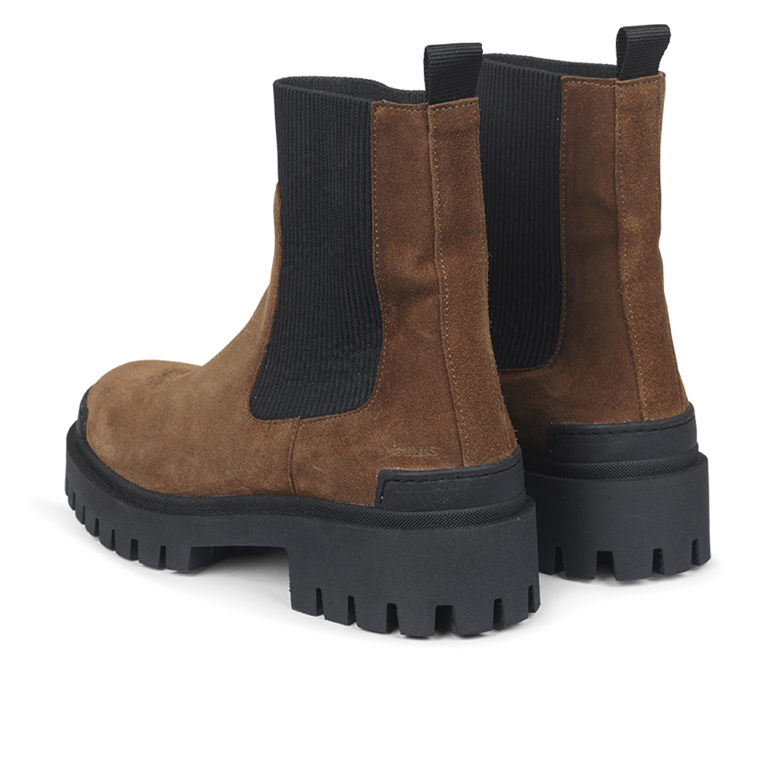 Chelsea boot with elastic