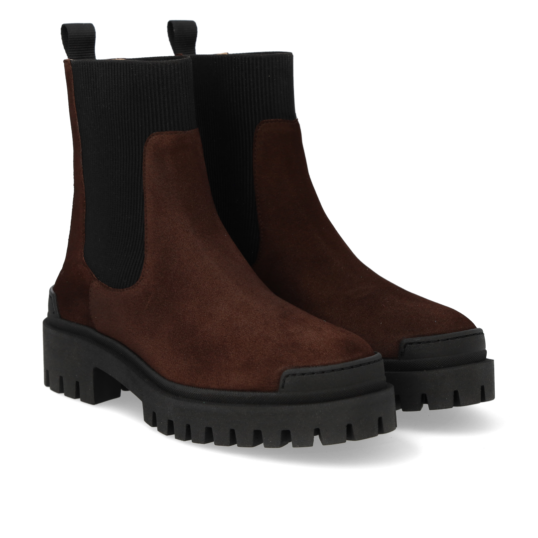 Chelsea boot with elastic
