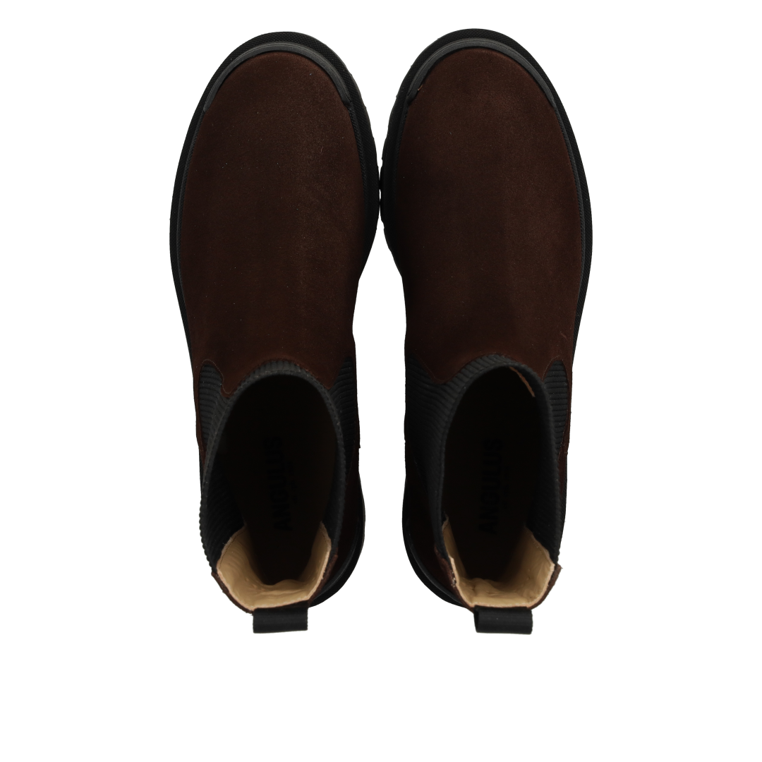 Chelsea boot with elastic