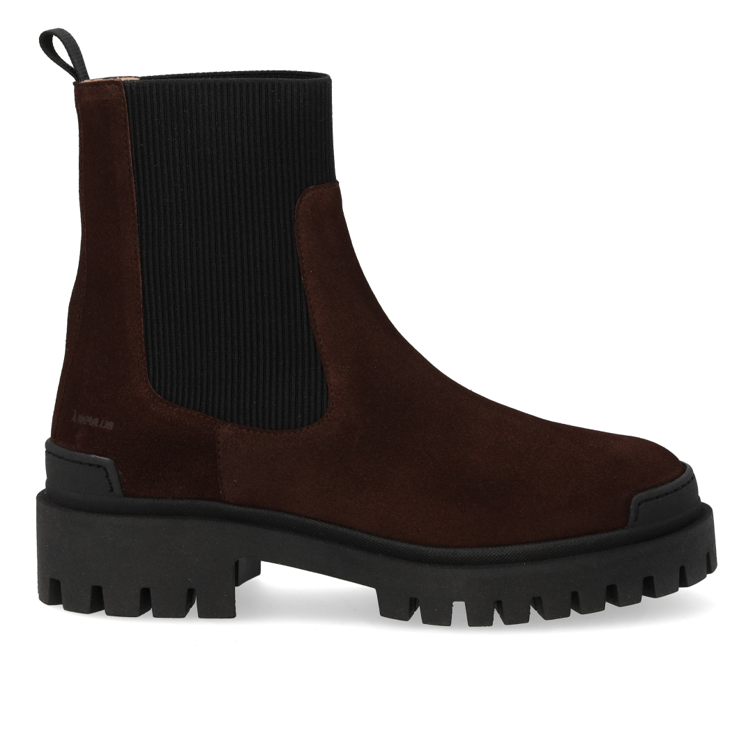 Chelsea boot with elastic