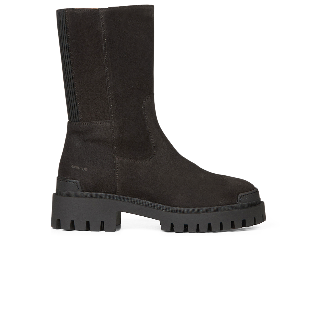 Mid-height Chelsea boot