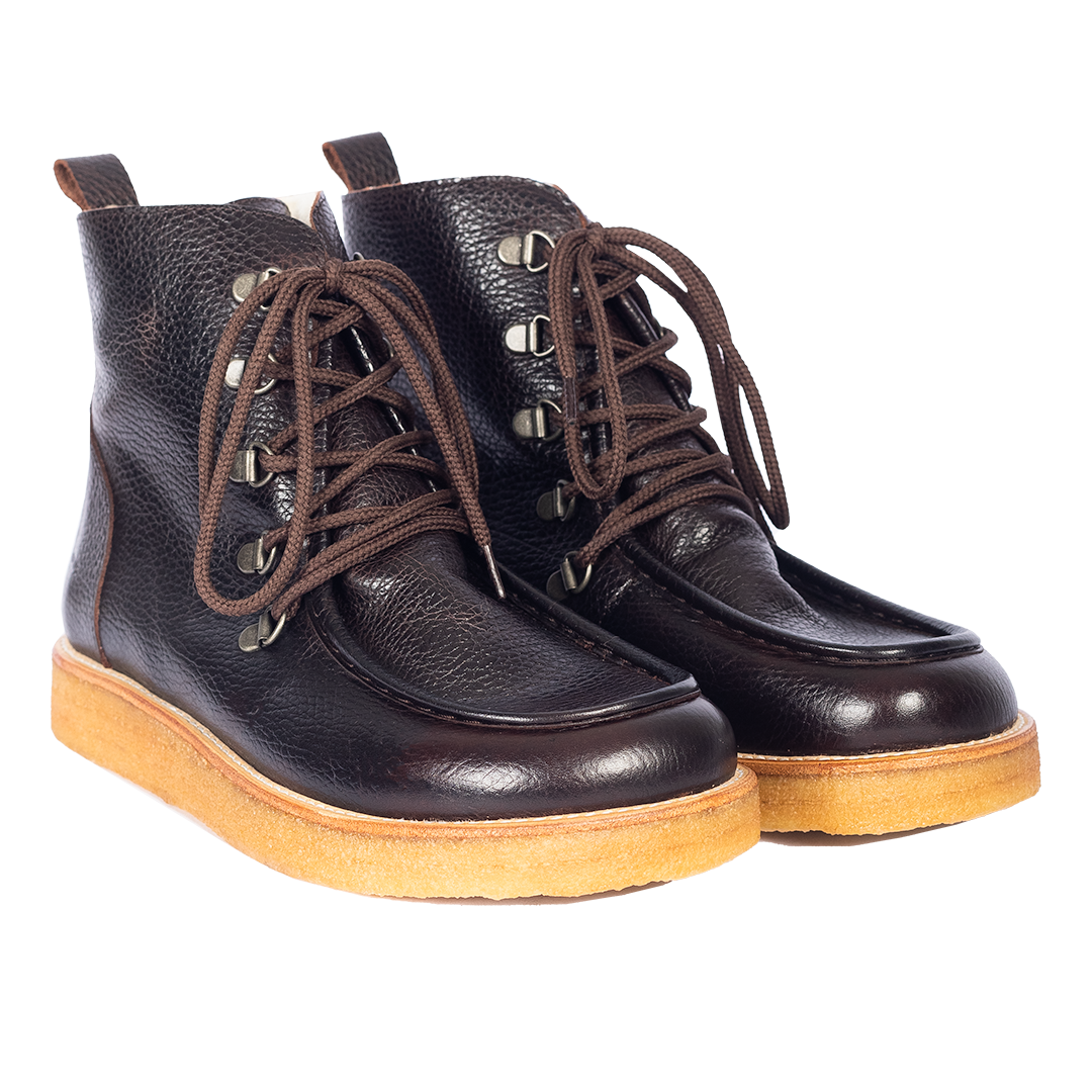 Boot with wool lining and wide fit