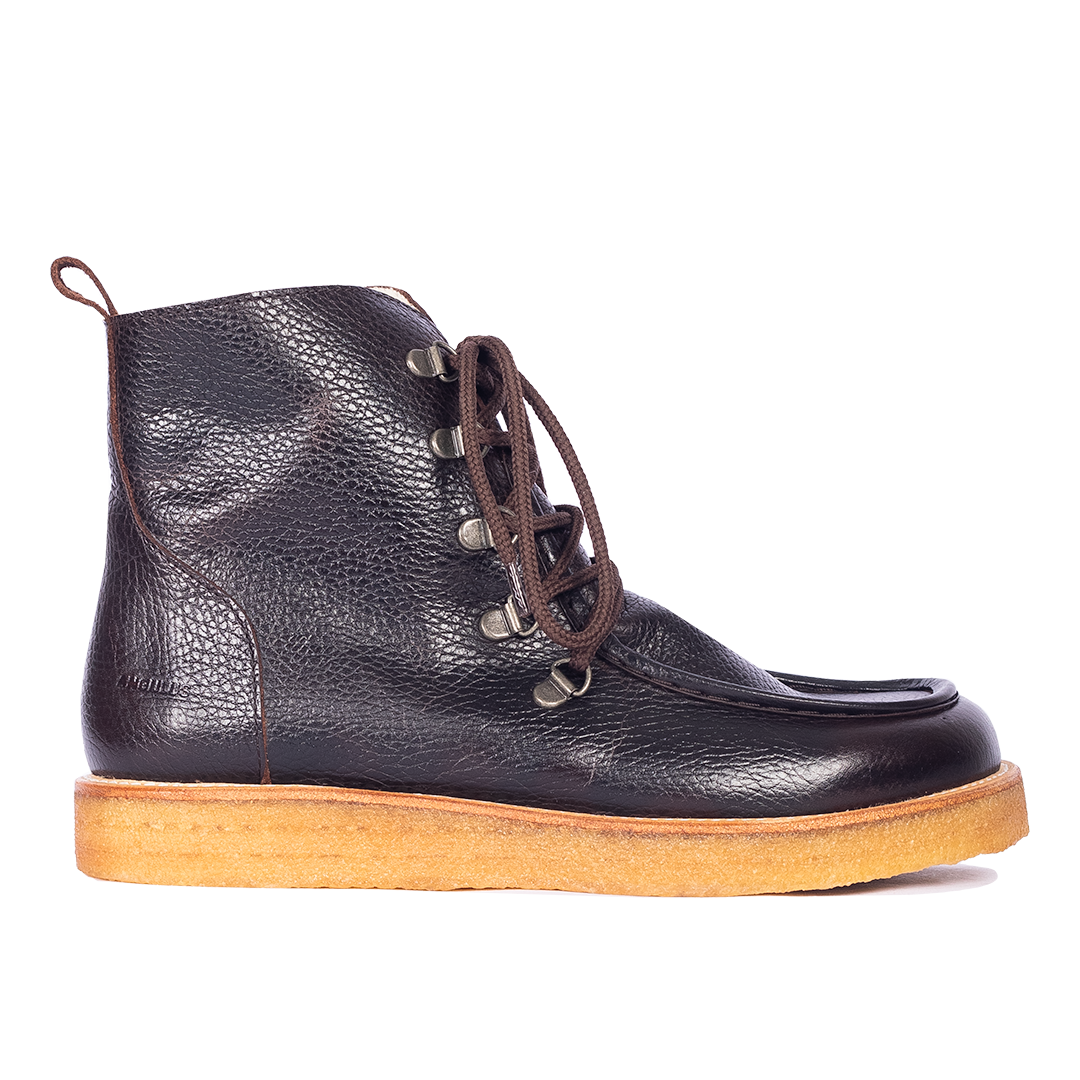Boot with wool lining and wide fit