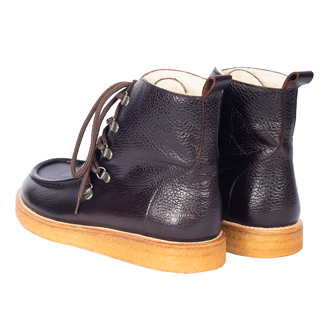 Boot with wool lining and wide fit