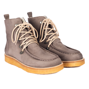 Boot with wool lining and wide fit