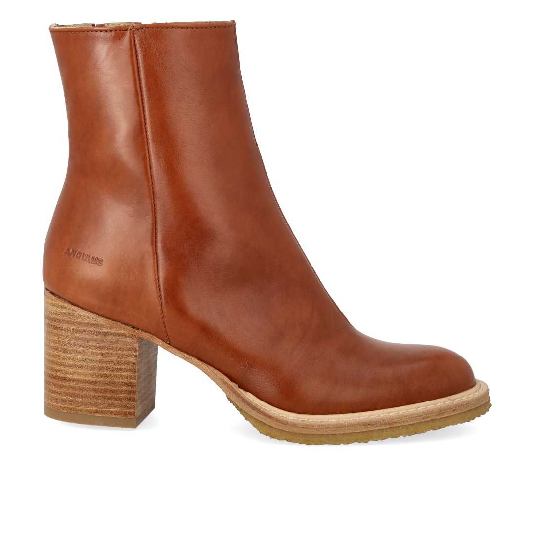 Ankle boot with block heel and zipper