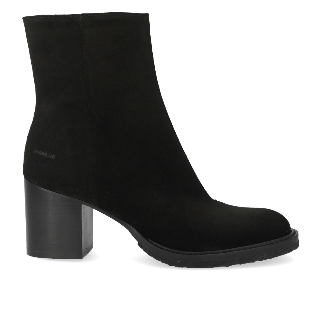 70s-inspired leather boot