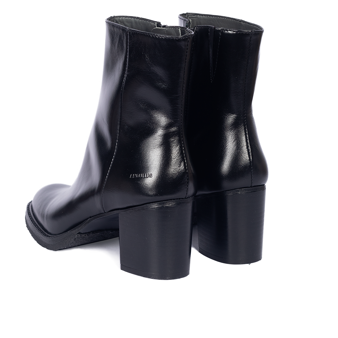70s-inspired leather boot