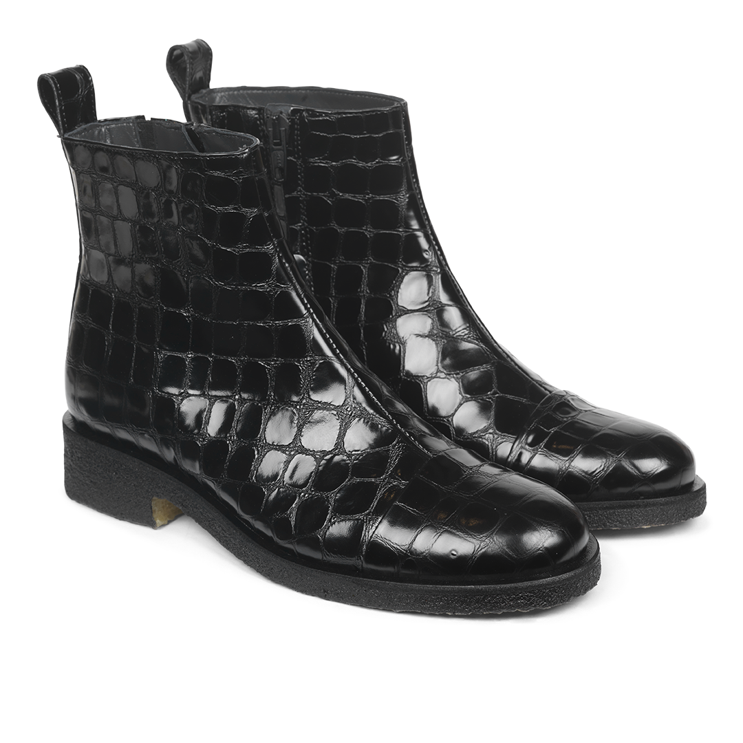 Boot with zipper