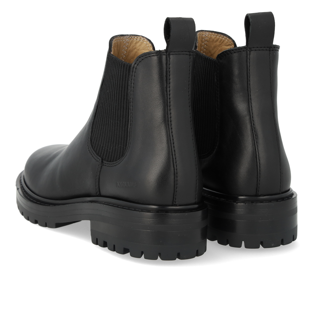 Chelsea boot with elastic
