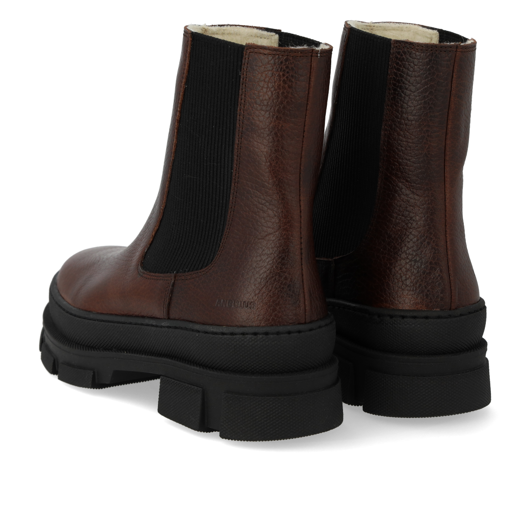 Chelsea boot with wool lining