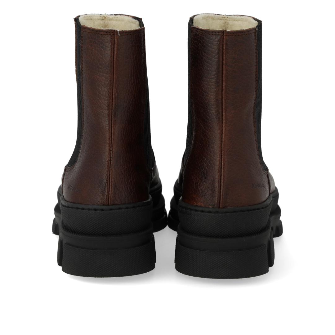 Chelsea boot with wool lining