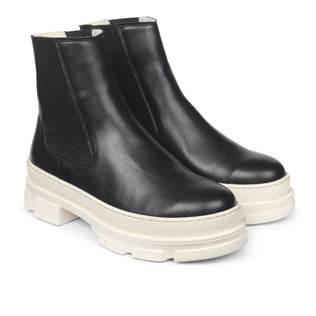 Chelsea boot with wool lining