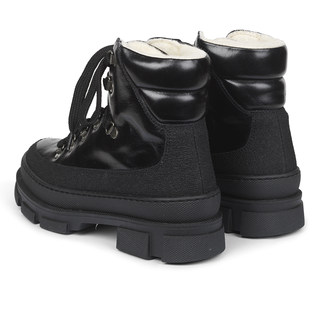 Lace-up boot with soft merino wool lining