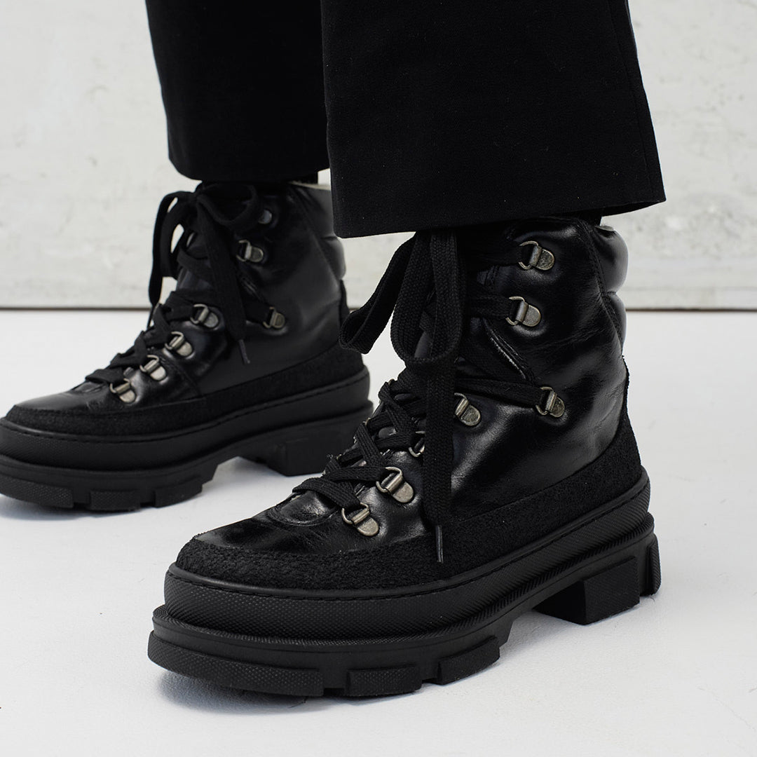 Lace-up boot with soft merino wool lining