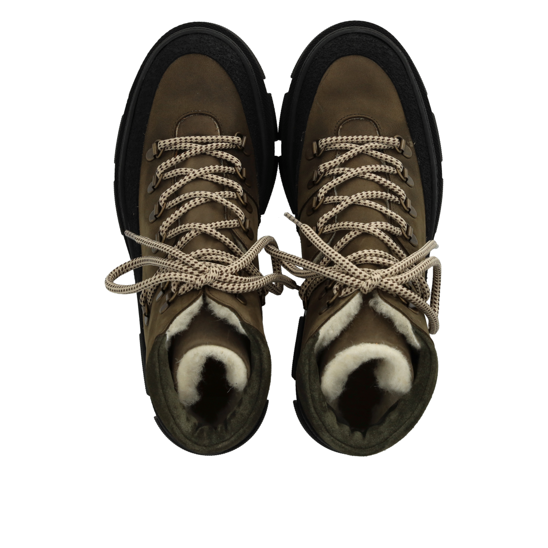Lace-up boot with wool lining
