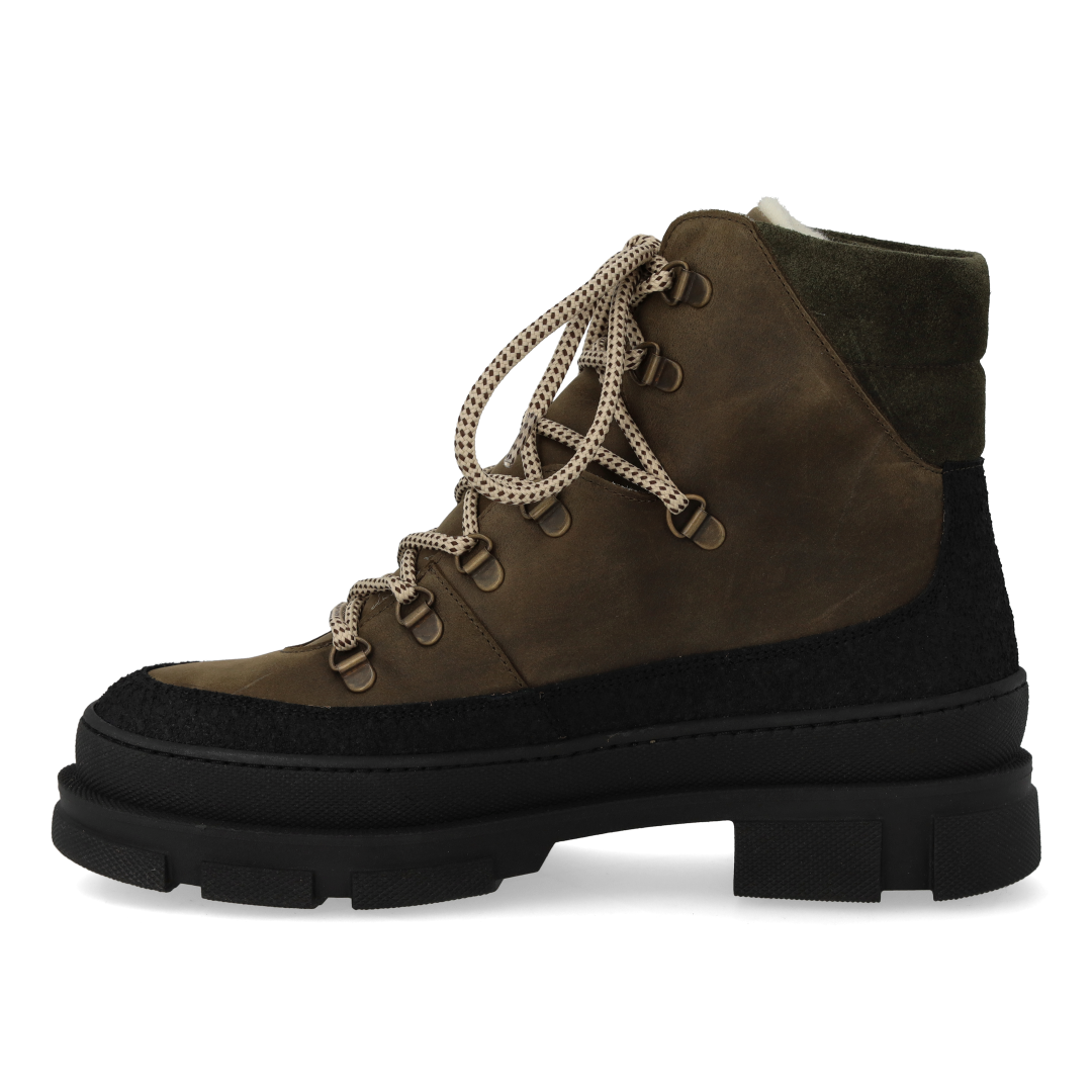 Lace-up boot with wool lining