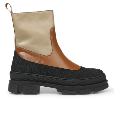 Boot with zipper