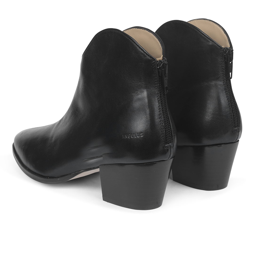 Ankle boot with heel