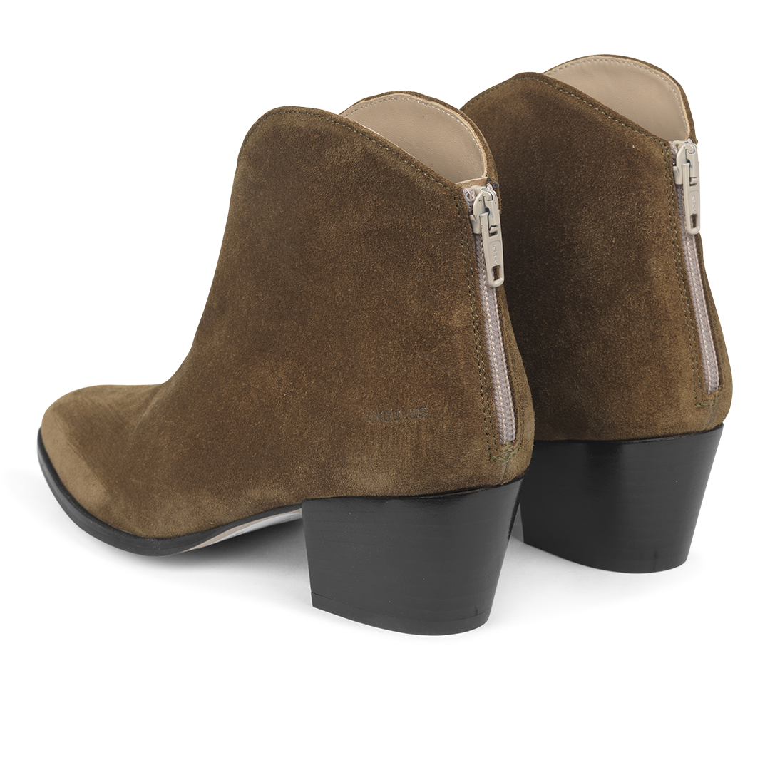 Ankle boot with heel