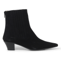 Boot with zipper