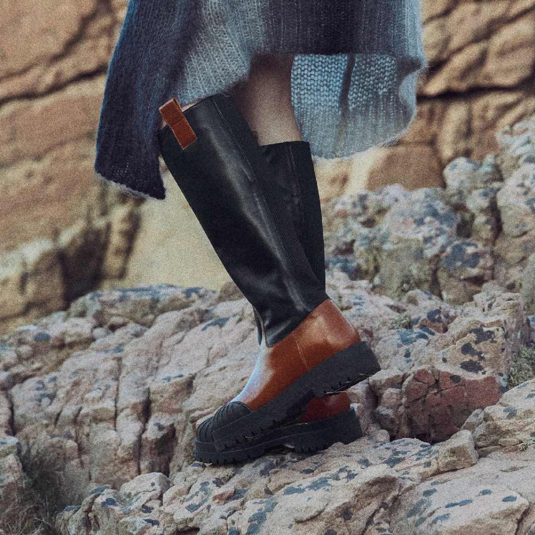 Long Shafted boot with zipper