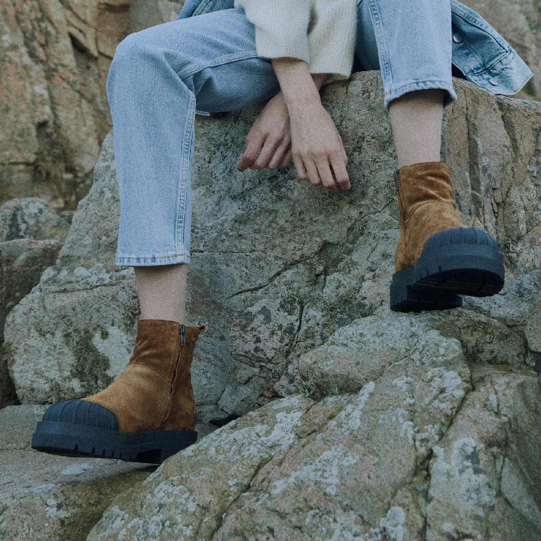 Boot with wool lining