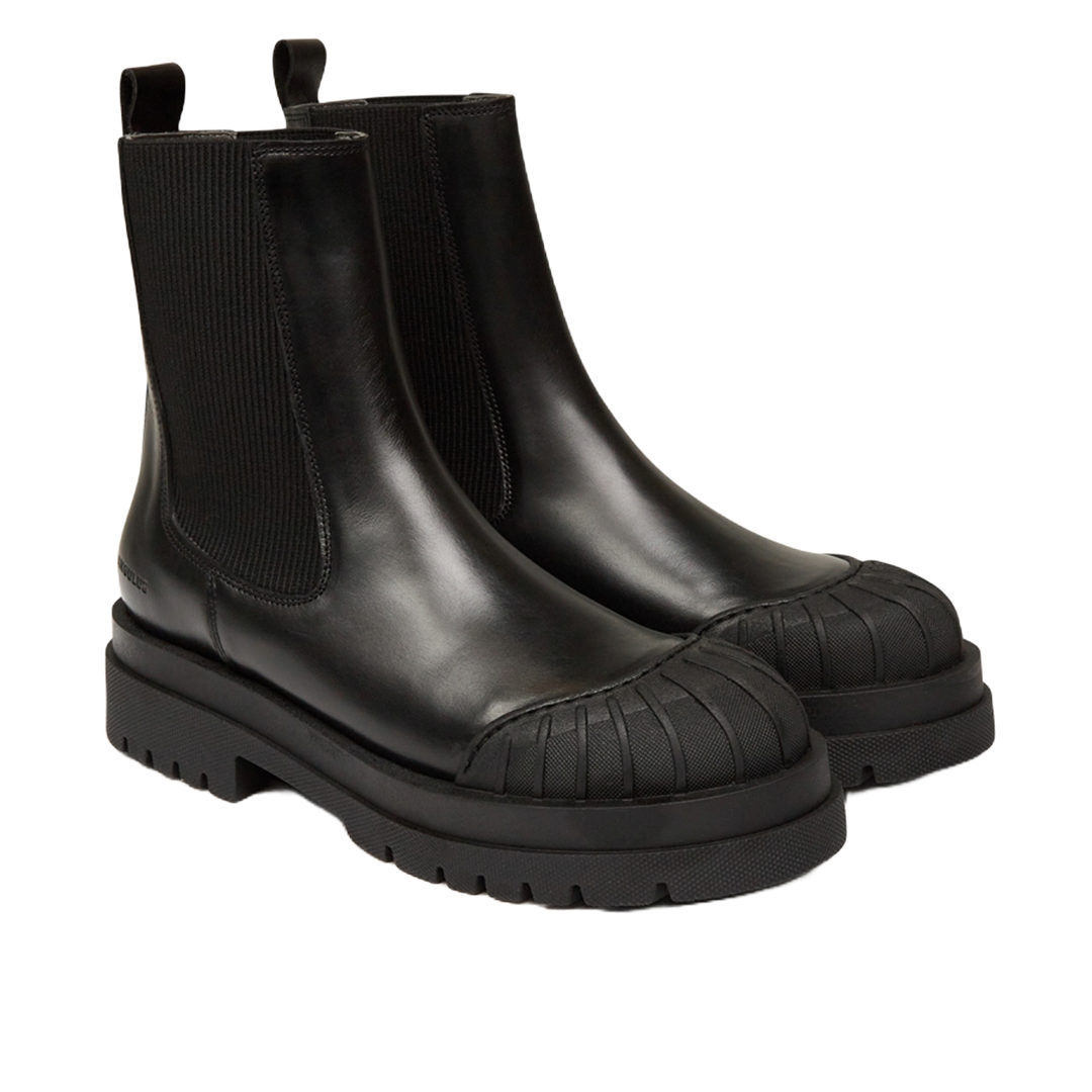Boot with elastic