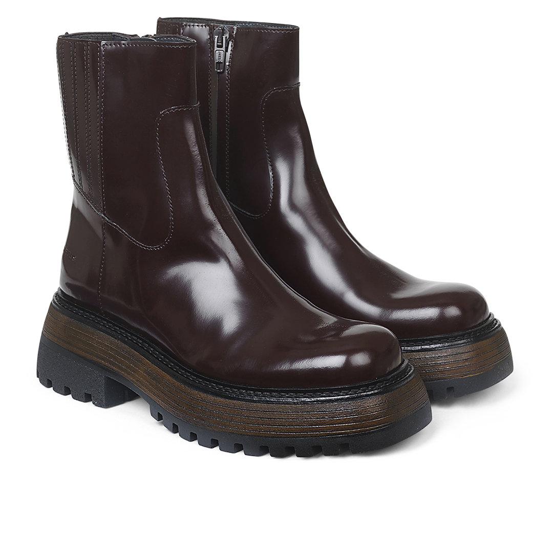 Boot with elastic