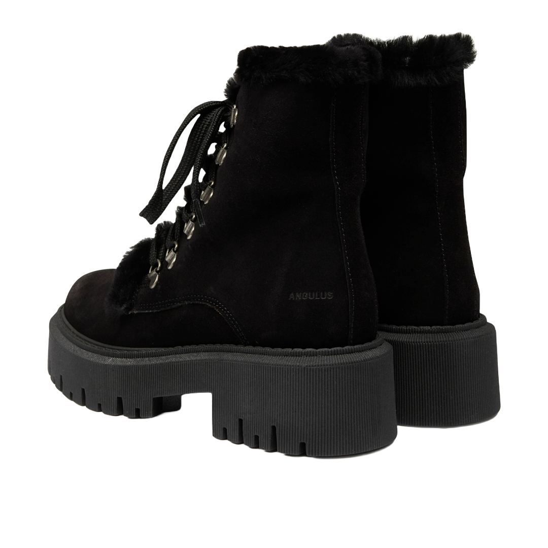 Lace-up boot with wool lining