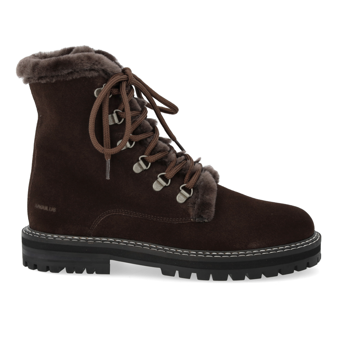 Chunky lace-up boot with soft merino wool lining