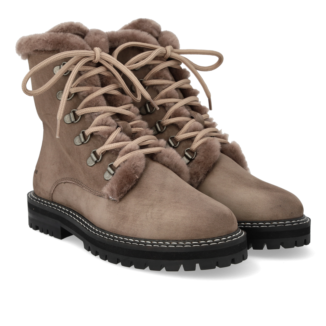 Chunky lace-up boot with soft merino wool lining
