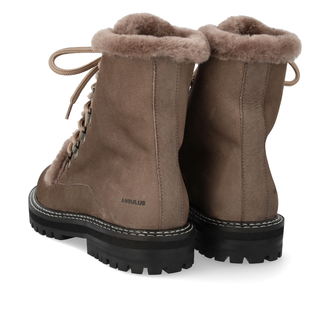 Chunky lace-up boot with soft merino wool lining