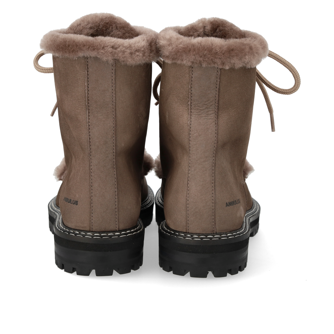 Chunky lace-up boot with soft merino wool lining