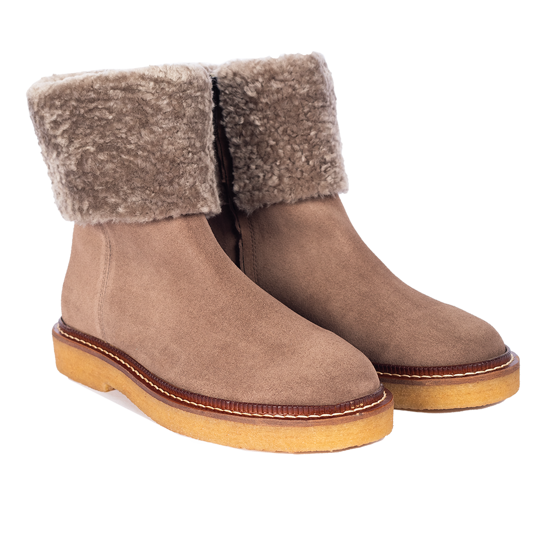 Suede boot with soft lambswool lining