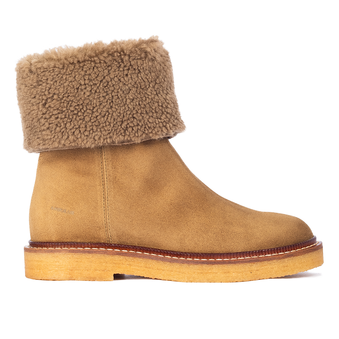 Suede boot with soft lambswool lining
