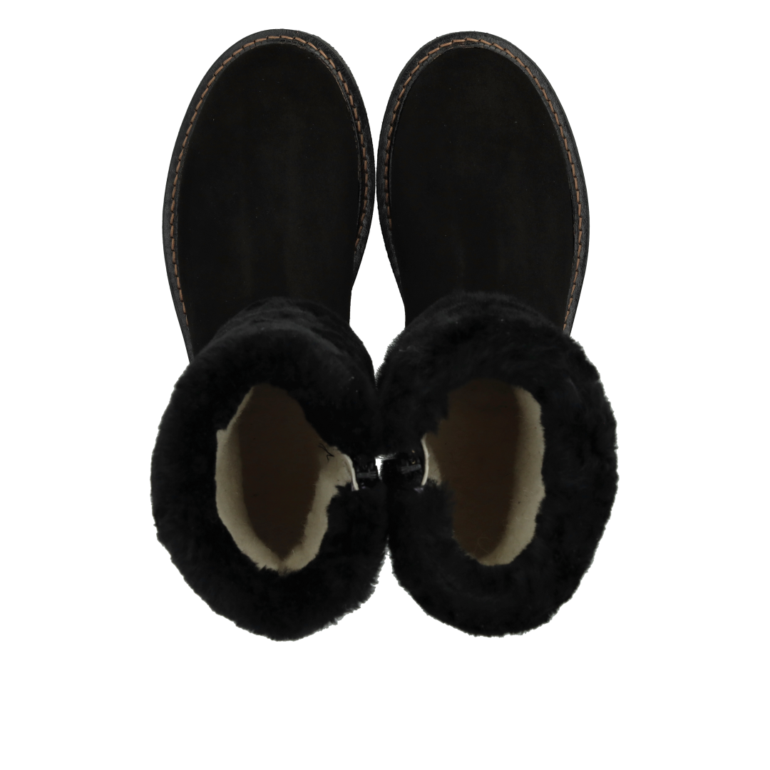 Suede boot with soft lambswool lining