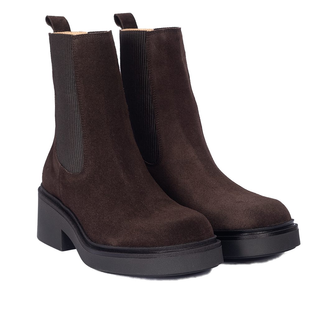 Boot with elastic