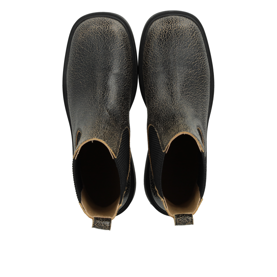 Boot with elastic