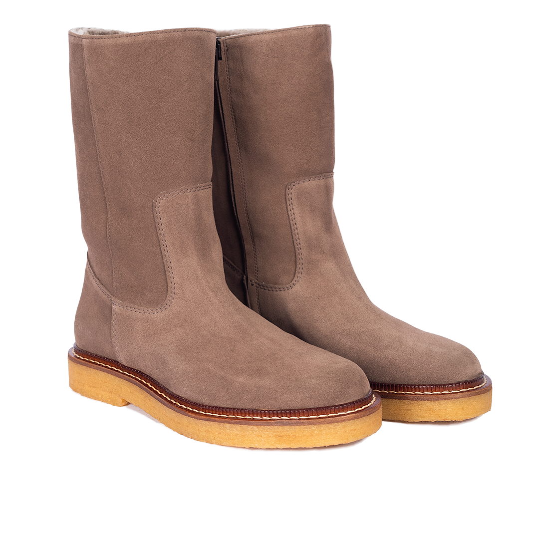 Boot with wool lining