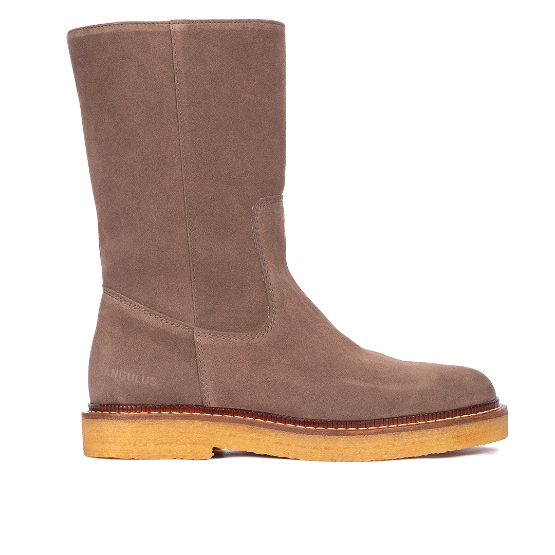 Boot with wool lining