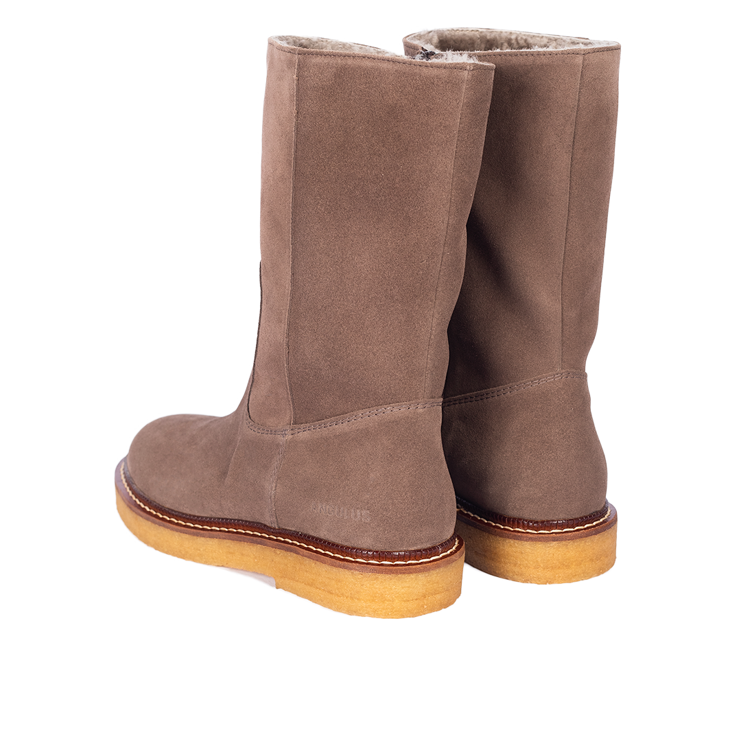Boot with wool lining