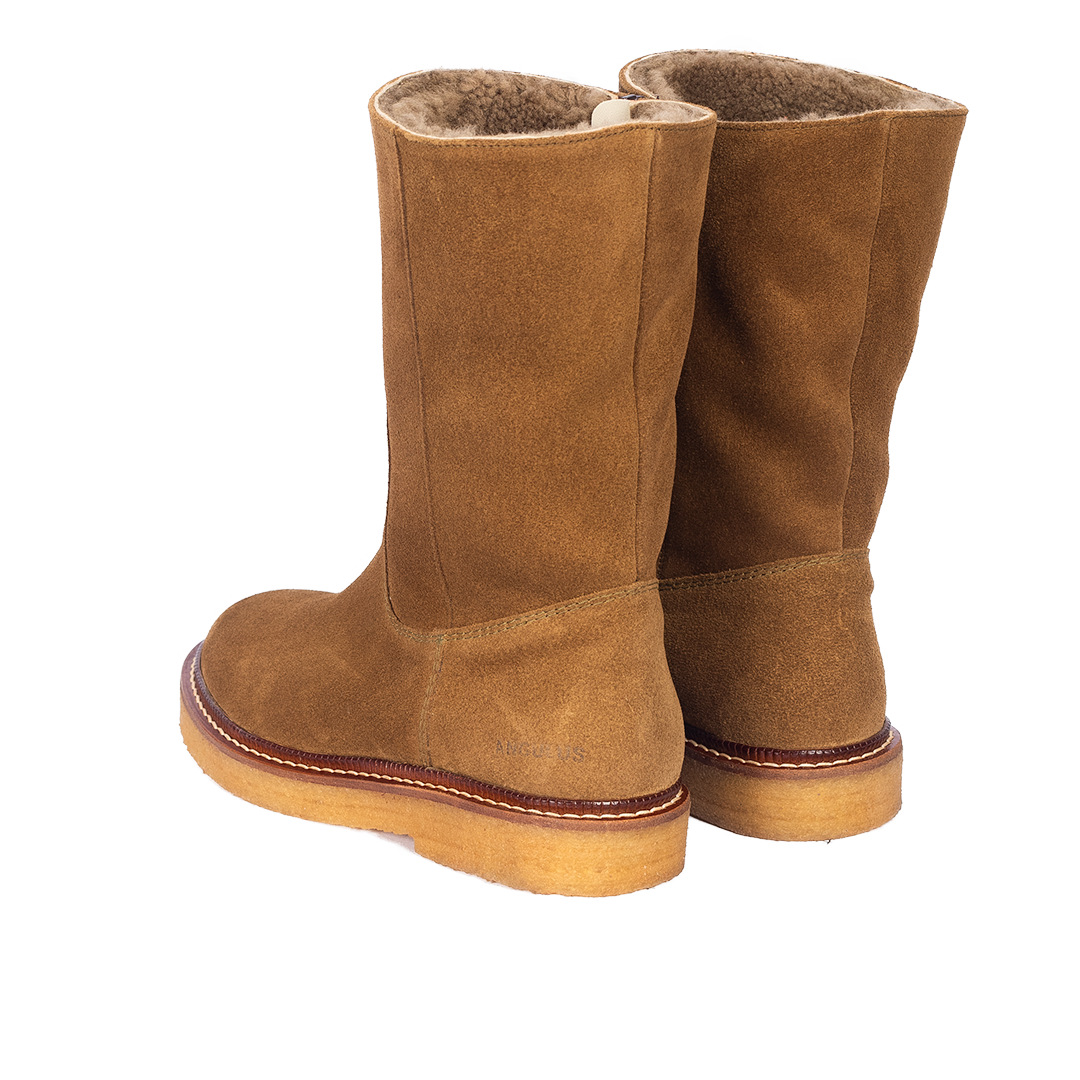 Boot with wool lining